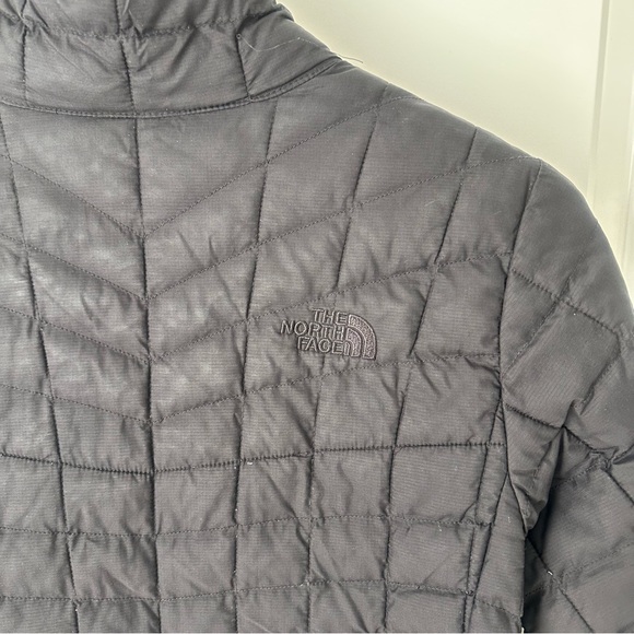 The North Face Thermoball Lightweight Puffer Jacket - Picture 7 of 8